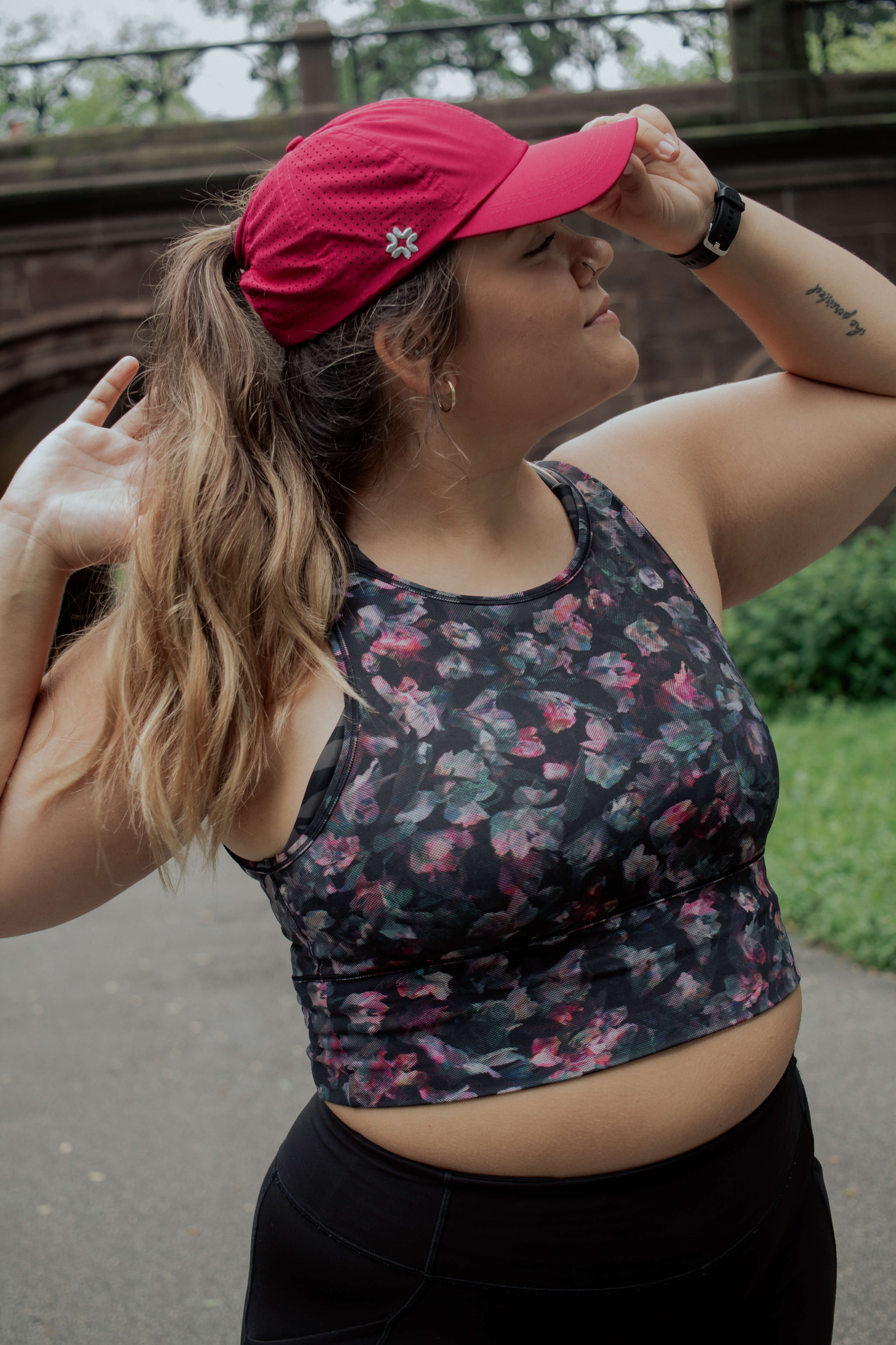 Ponytail hat, X-Boyfriend, Raspberry, UPF 50+ - VIMHUE